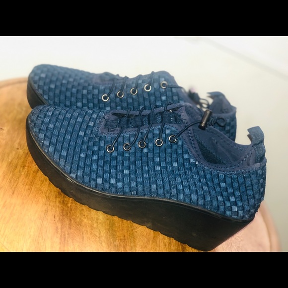 Steve Madden blue cross weave wedge sneakers. - Picture 4 of 5